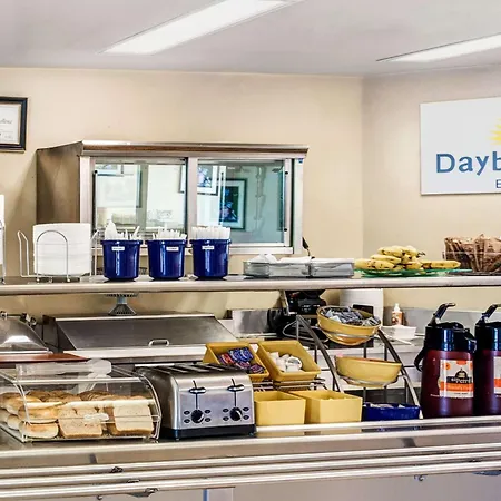 Days Inn & Suites By Wyndham Fullerton-3